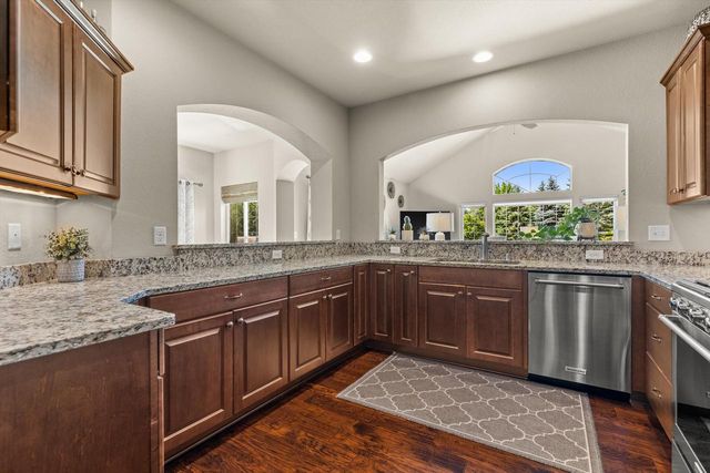 2406 Deercrest COURT, Waukesha, WI 53188