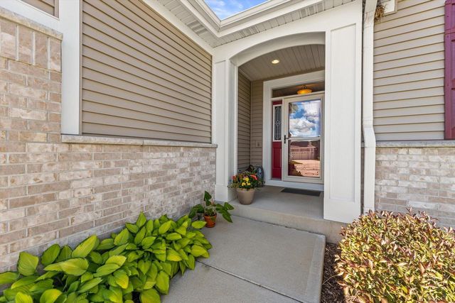 2406 Deercrest COURT, Waukesha, WI 53188