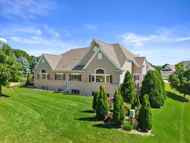 2406 Deercrest COURT, Waukesha, WI 53188