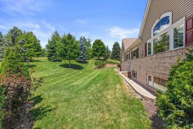 2406 Deercrest COURT, Waukesha, WI 53188