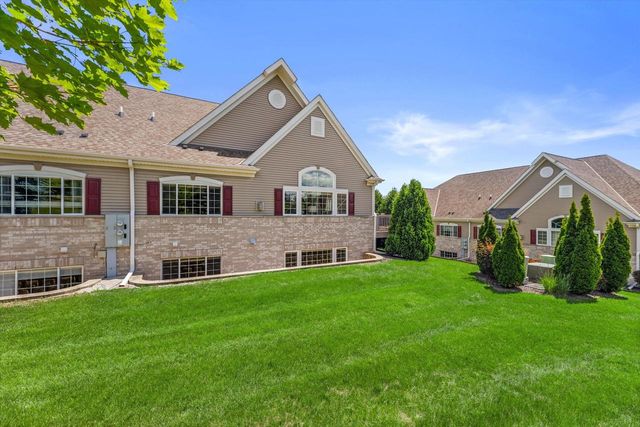 2406 Deercrest COURT, Waukesha, WI 53188