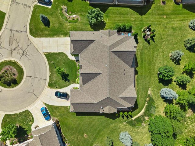2406 Deercrest COURT, Waukesha, WI 53188