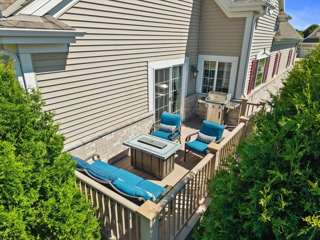2406 Deercrest COURT, Waukesha, WI 53188