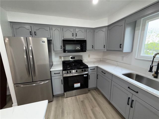 106 Palmetto Dr, Penn Hills, PA 15235