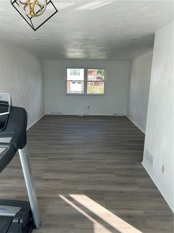 106 Palmetto Dr, Penn Hills, PA 15235