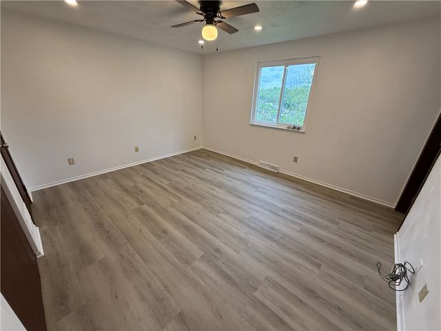 106 Palmetto Dr, Penn Hills, PA 15235