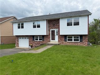 106 Palmetto Dr, Penn Hills, PA 15235