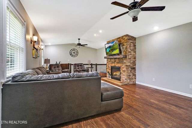 2014 Double Top Rd, Jamestown, TN 38556