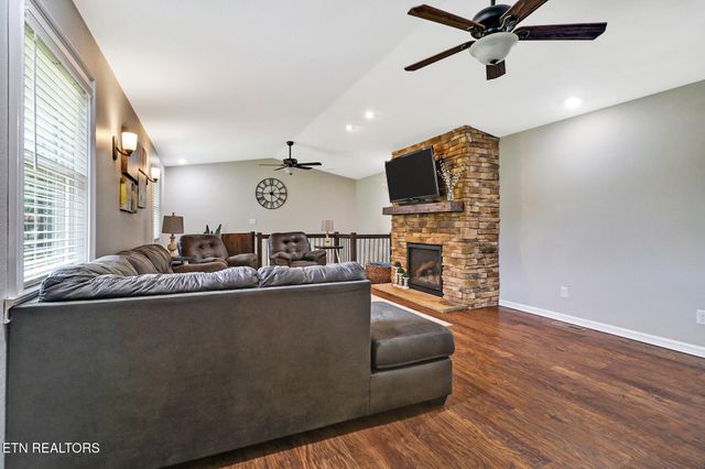 2014 Double Top Rd, Jamestown, TN 38556
