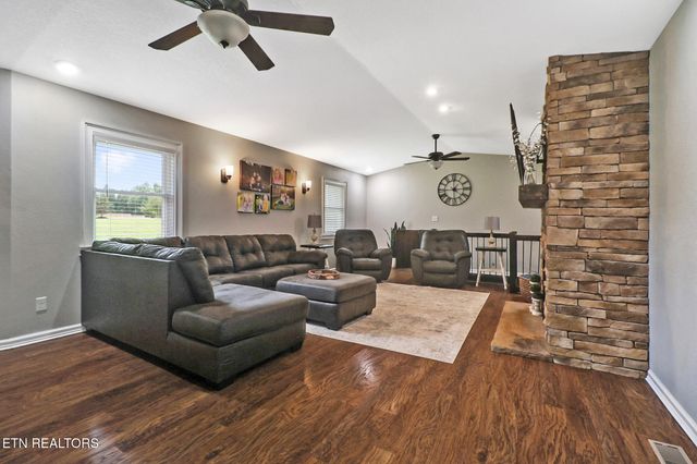 2014 Double Top Rd, Jamestown, TN 38556