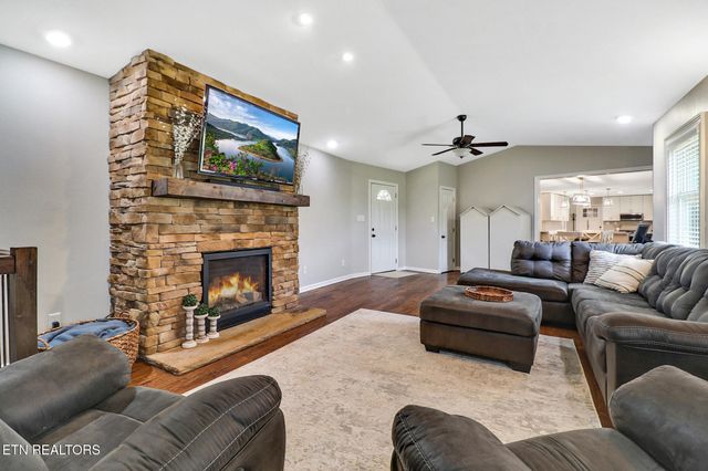 2014 Double Top Rd, Jamestown, TN 38556