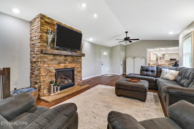 2014 Double Top Rd, Jamestown, TN 38556