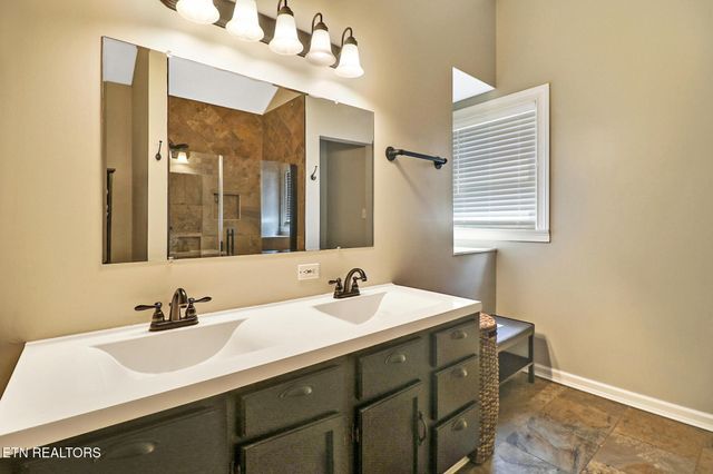 2014 Double Top Rd, Jamestown, TN 38556