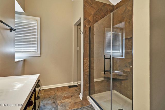 2014 Double Top Rd, Jamestown, TN 38556