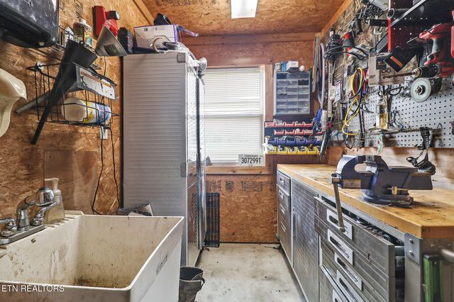 2014 Double Top Rd, Jamestown, TN 38556