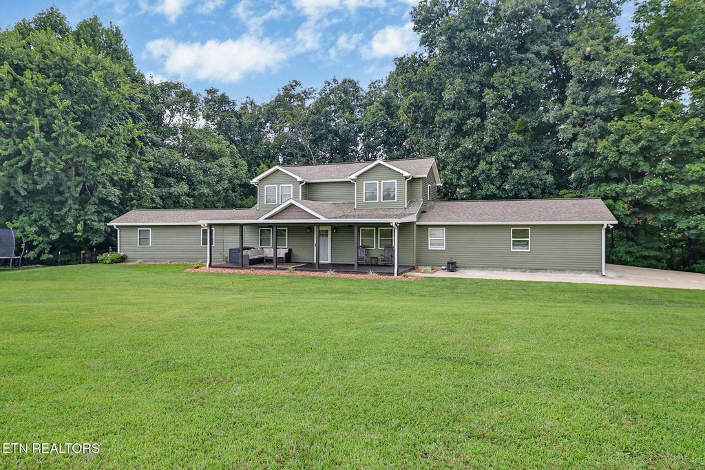 2014 Double Top Rd, Jamestown, TN 38556