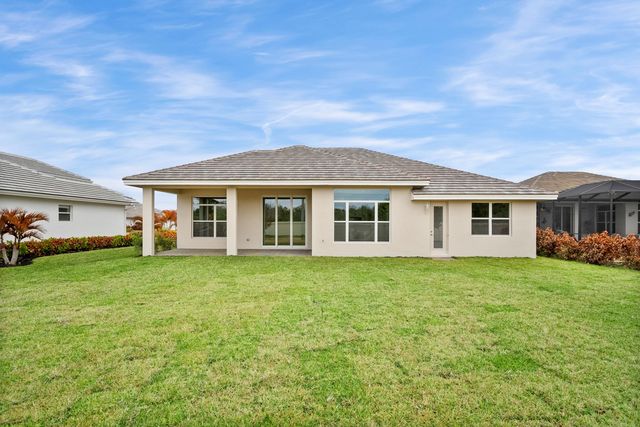 5697 Bent Pine Square, Vero Beach, FL 32967