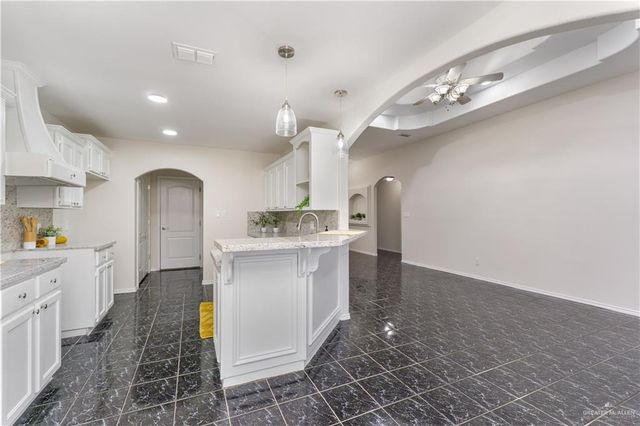 4207 Hill Crest Drive, Mission, TX 78573