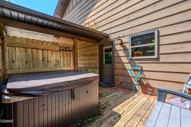 542 Johnson Lane, Gatlinburg, TN 37738