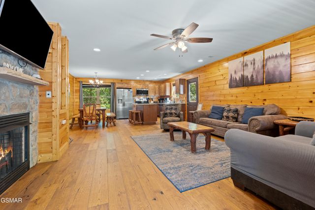 542 Johnson Lane, Gatlinburg, TN 37738