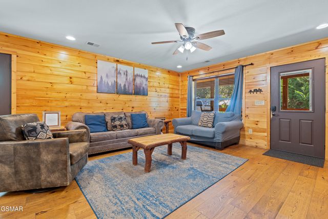 542 Johnson Lane, Gatlinburg, TN 37738