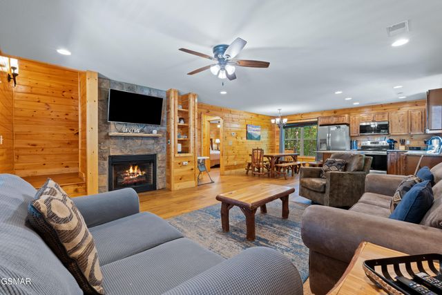 542 Johnson Lane, Gatlinburg, TN 37738