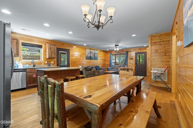 542 Johnson Lane, Gatlinburg, TN 37738