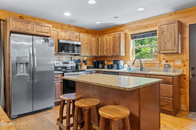 542 Johnson Lane, Gatlinburg, TN 37738