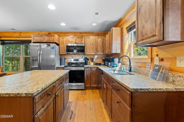 542 Johnson Lane, Gatlinburg, TN 37738