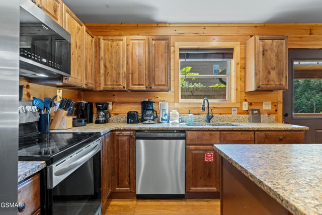 542 Johnson Lane, Gatlinburg, TN 37738