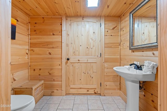 542 Johnson Lane, Gatlinburg, TN 37738