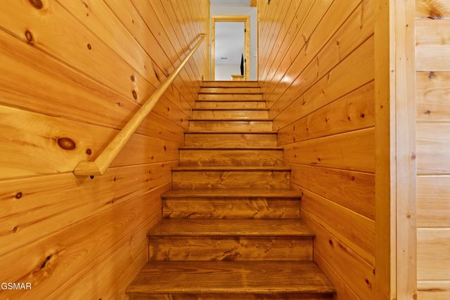 542 Johnson Lane, Gatlinburg, TN 37738