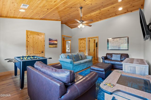 542 Johnson Lane, Gatlinburg, TN 37738