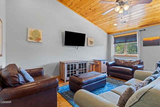 542 Johnson Lane, Gatlinburg, TN 37738