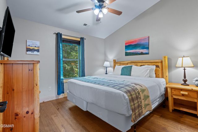 542 Johnson Lane, Gatlinburg, TN 37738