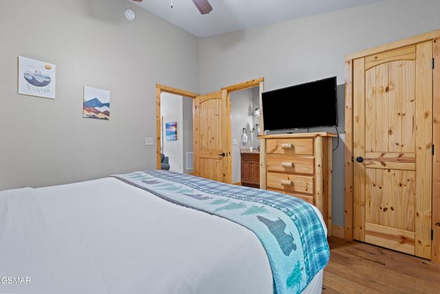 542 Johnson Lane, Gatlinburg, TN 37738