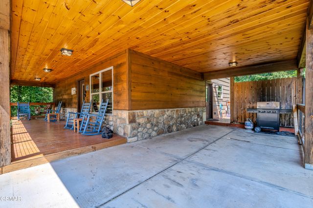 542 Johnson Lane, Gatlinburg, TN 37738