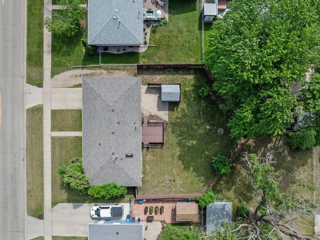 411 16th Ave SW, Minot, ND 58701