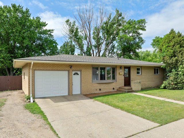 411 16th Ave SW, Minot, ND 58701
