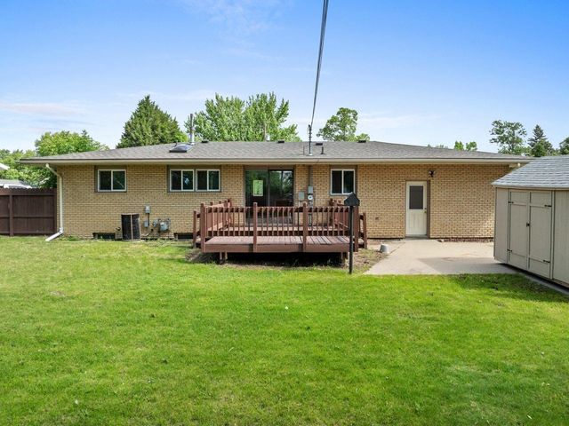 411 16th Ave SW, Minot, ND 58701
