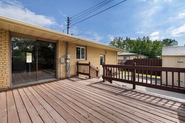 411 16th Ave SW, Minot, ND 58701