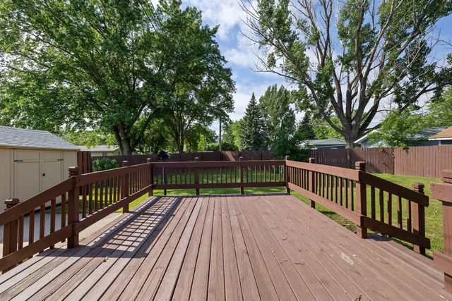 411 16th Ave SW, Minot, ND 58701