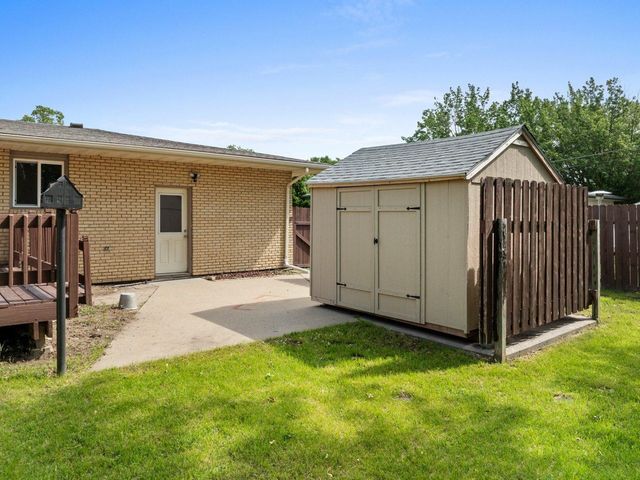 411 16th Ave SW, Minot, ND 58701