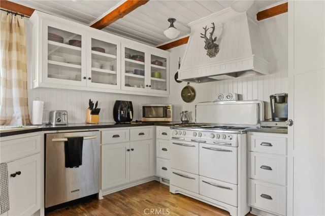 137 John Muir, Lake Arrowhead, CA 92352