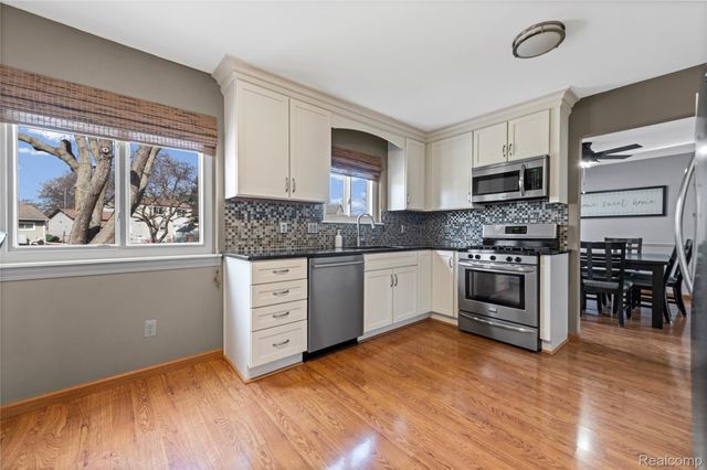 16065 Touraine Drive, Clinton Charter Township, MI 48038