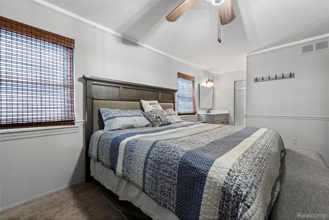 16065 Touraine Drive, Clinton Charter Township, MI 48038