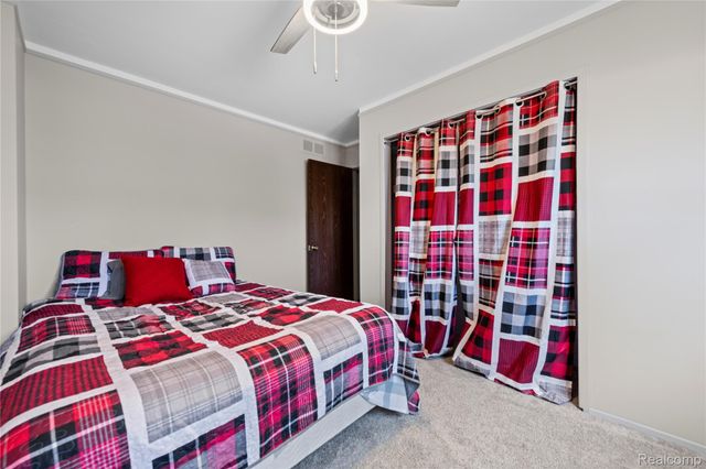 16065 Touraine Drive, Clinton Charter Township, MI 48038