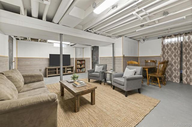 16065 Touraine Drive, Clinton Charter Township, MI 48038