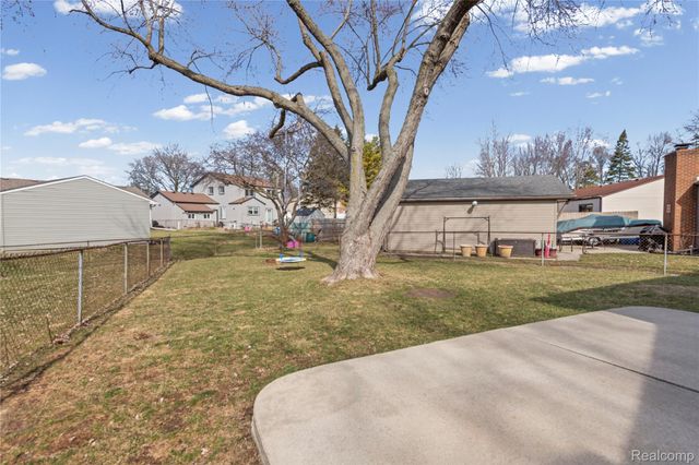 16065 Touraine Drive, Clinton Charter Township, MI 48038