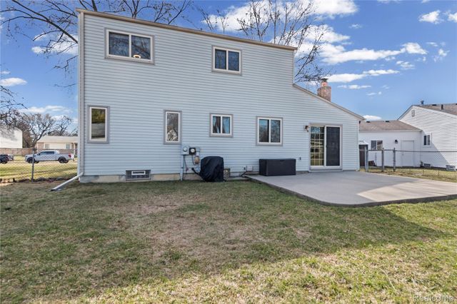 16065 Touraine Drive, Clinton Charter Township, MI 48038